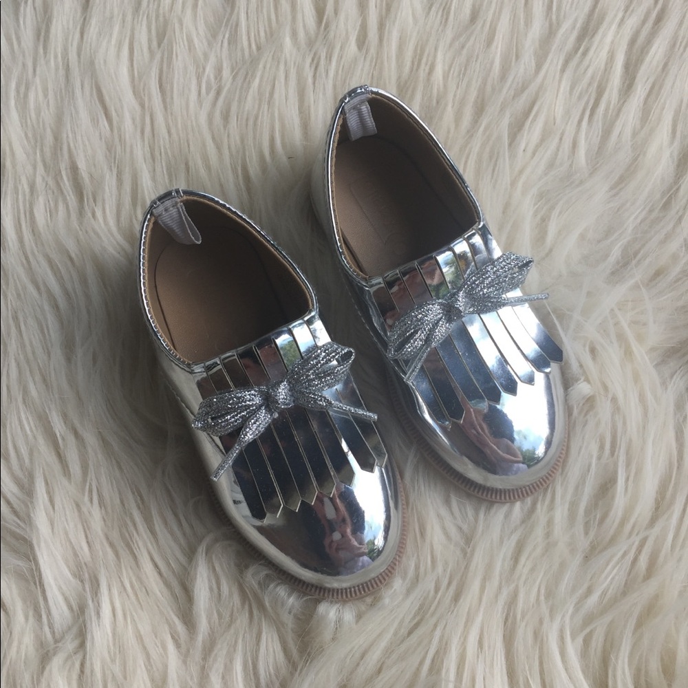 Toddler Girls Silver Metallic Shoes Sz 7